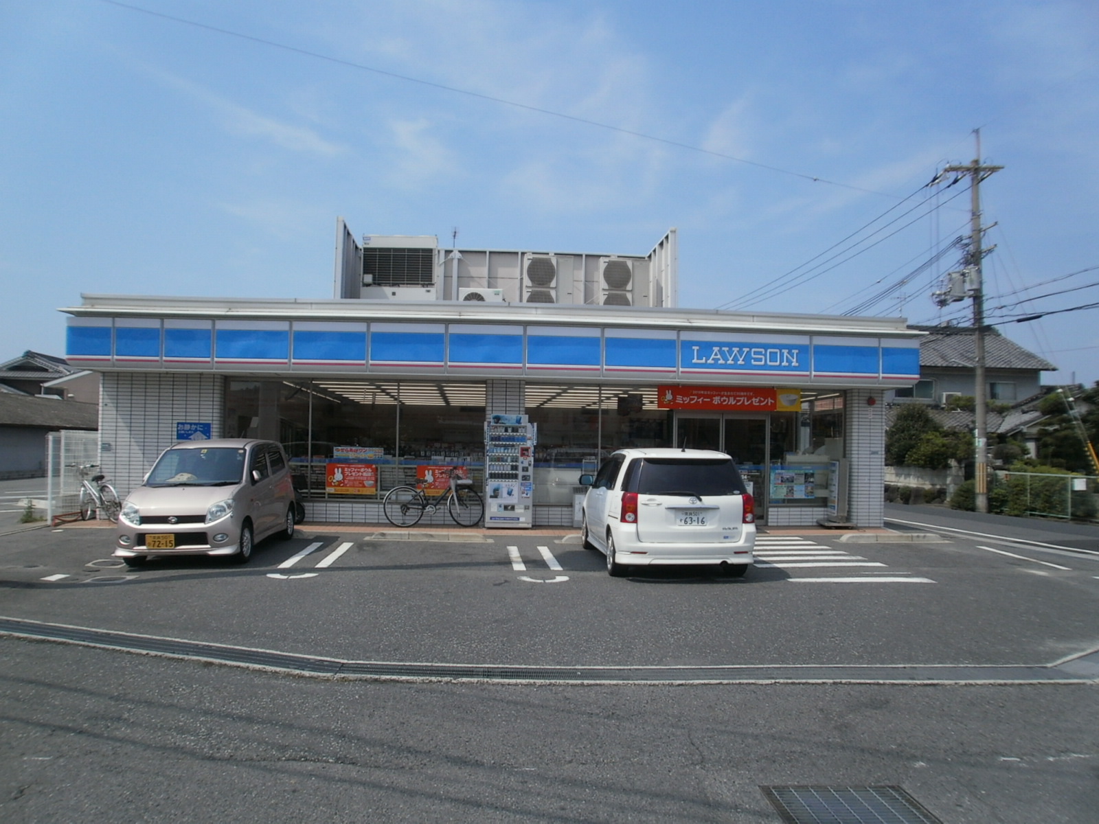 Convenience store. 413m until Lawson Kashihara Shijo store (convenience store)