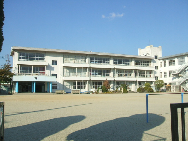 Primary school. 335m to Kashihara Municipal Unebi north elementary school (elementary school)