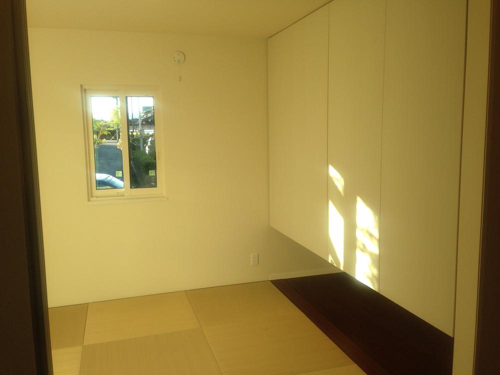 Non-living room. Hanging borderless tatami of Japanese-style room with a closet and Chiyuka