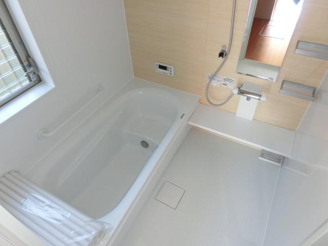 Bathroom. Add-fired function, Comfortable bath time dated bathroom heating dryer