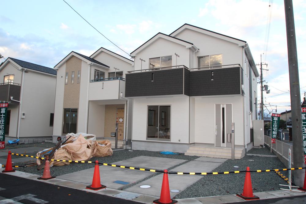 Local appearance photo. Indoor (10 May 2013) Shooting