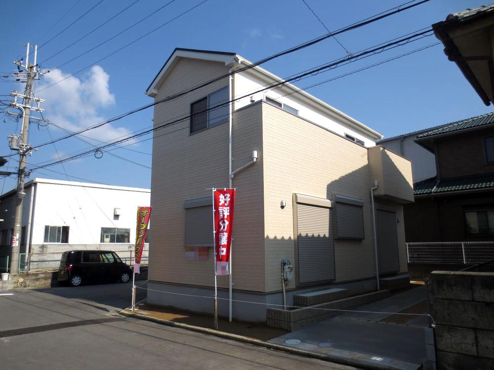 Local appearance photo. ■ With solar power residential stain-resistant exterior wall siding specification! Exterior construction costs included! ■