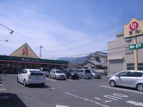 Supermarket. 100m to the ground store Shinjo shop