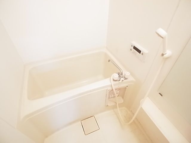 Bath. Clean bathrooms are also attractive (# ^. ^ #)
