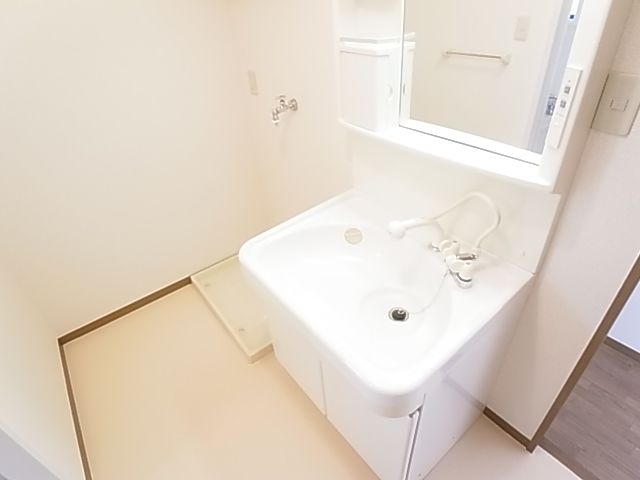 Washroom. Shampoo dresser also are equipped pat.