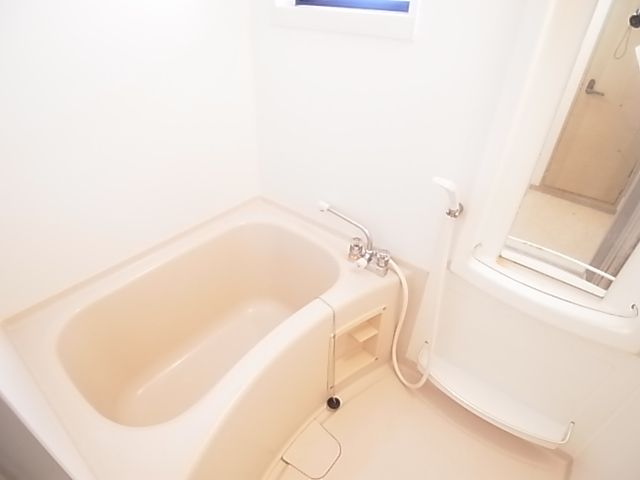Bath. Bathroom comfortable if there cleanly also renewal window ☆