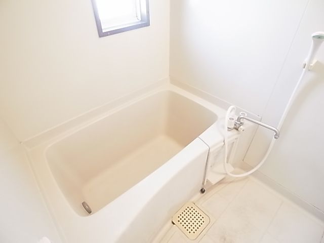 Bath. It is also equipped Reheating ☆ Windows equipped even in the bathroom