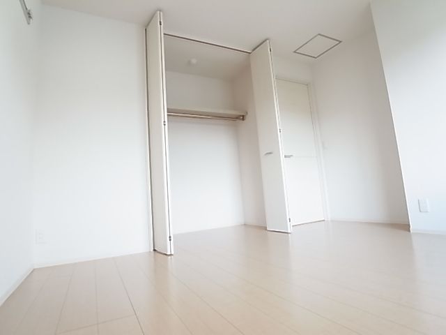 Other room space. We are also closet equipped independently Western-style ☆
