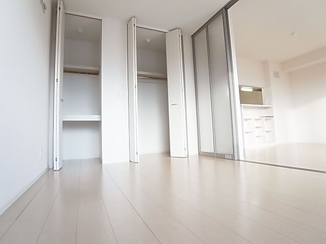 Other room space. A large closet perfectly equipped to Western-style ~ To ☆