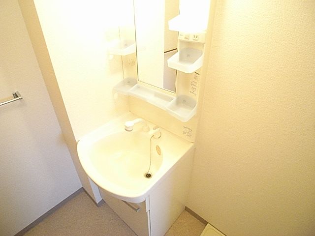 Washroom. Shampoo dresser also probably fully equipped with fully equipped (^ O ^) /