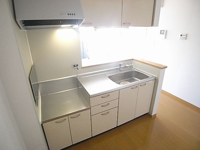 Kitchen. Counter Kitchen ☆  ☆ In south-facing kitchen ~ To