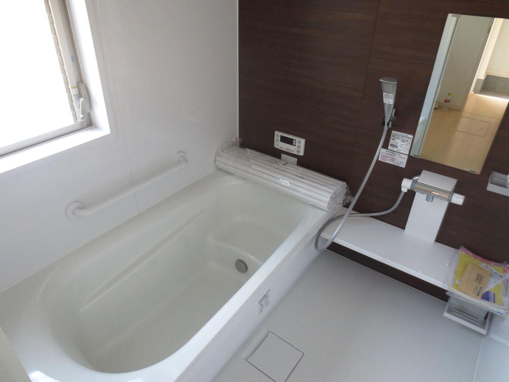 Bathroom.  ■ Automatic hot water filling the bathroom 1 pyeong size, Add-fired function, It is with a bathroom heater dryer (No. 2 place bathroom) ■ 