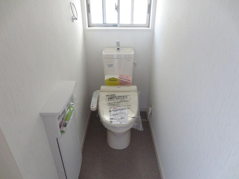 Toilet.  ■ The first floor is equipped with Washlet (No. 2 place toilet) ■ 