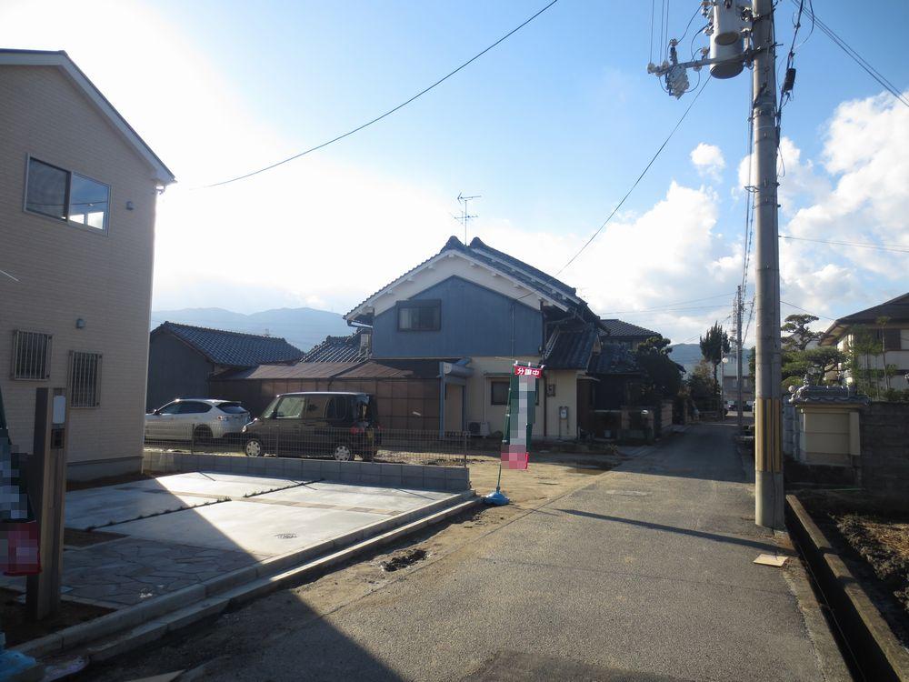 Local photos, including front road.  ■ It is very convenient there is a super close ■ 