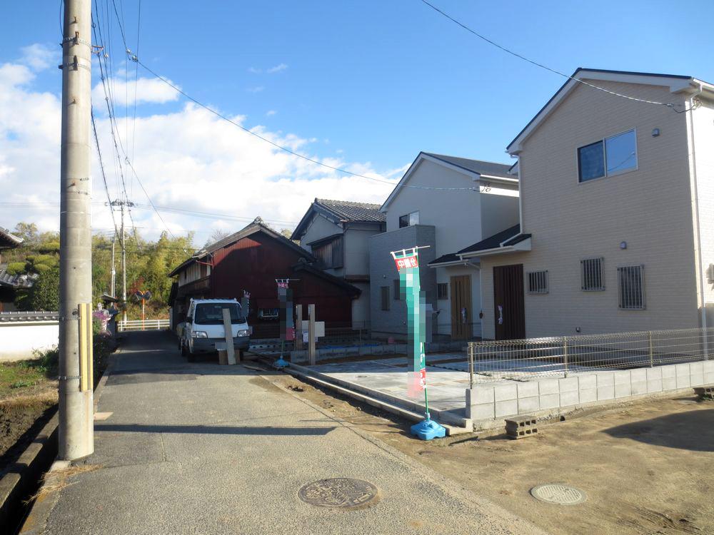 Local photos, including front road.  ■ Please have a look to our site of the calm atmosphere!  ■ 