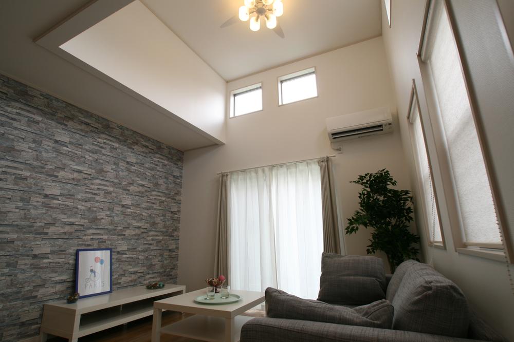 Model house photo. Living (high ceiling finish)