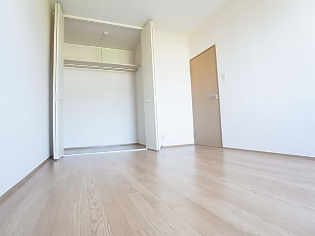 Other room space. Fully equipped with a large closet is perfectly equipped