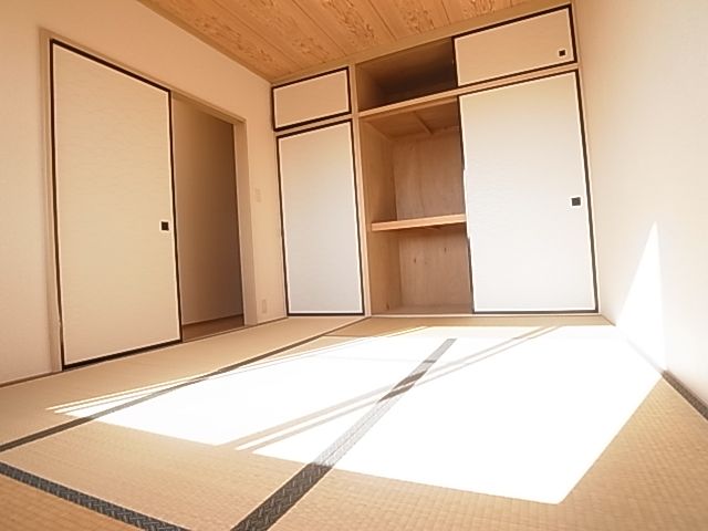 Other room space. It is also equipped with a lot of storage in the Japanese-style room (# ^. ^ #)