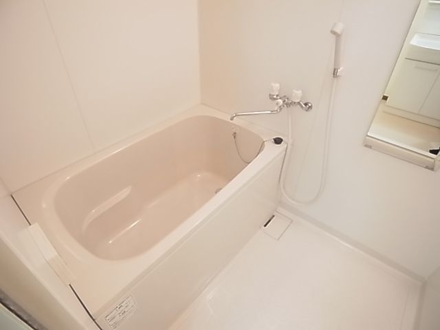 Bath. Bathroom also been replaced with a new one ~ To ☆