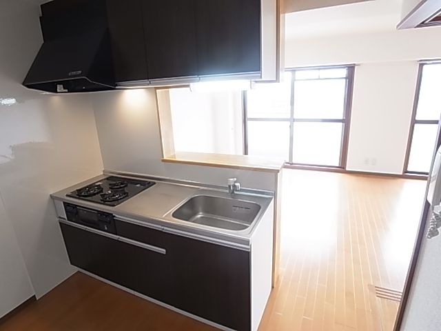 Kitchen. 3-burner stove equipped with a large kitchen ☆