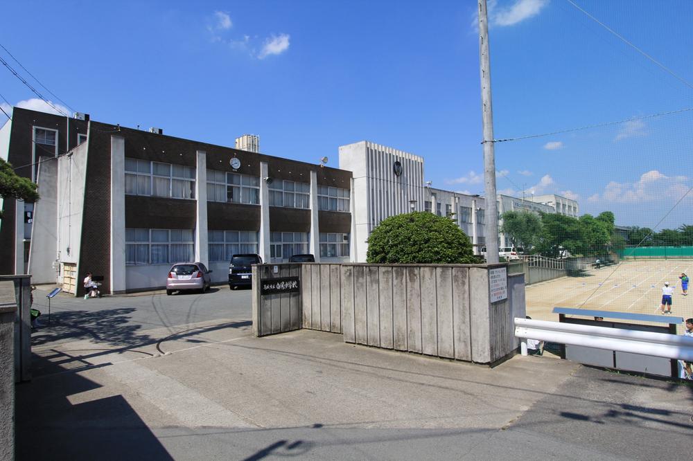 Junior high school. Katsuragi Municipal Hakuho 600m up to junior high school    Distance and time of the property, which is a measure. 