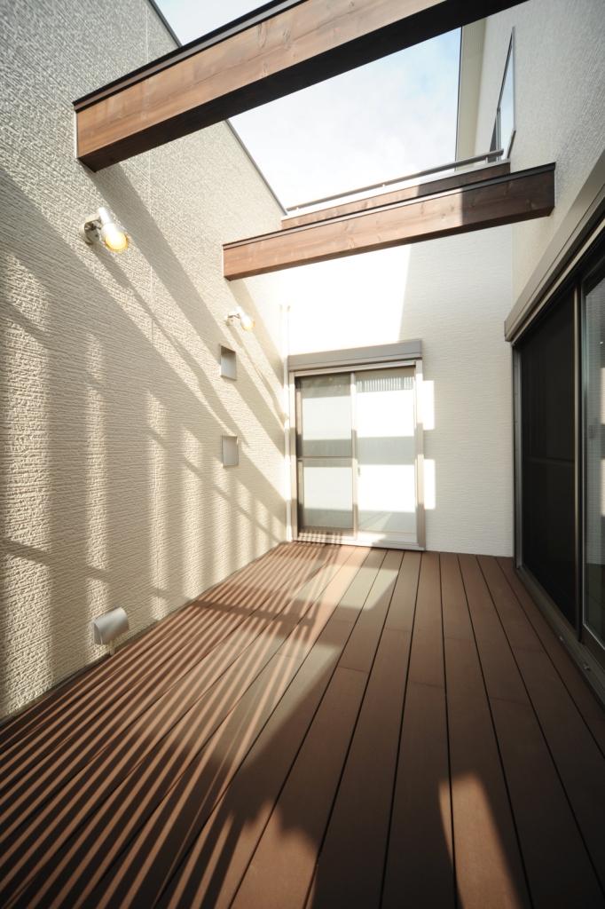 Other. Light walls that protect the privacy (wood deck) (January 2013) Shooting