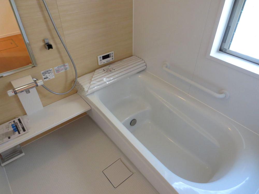 Bathroom.  ■ Automatic hot water filling the bathroom 1 pyeong size, Add-fired function, Bathroom is equipped with heating dryer ■ 