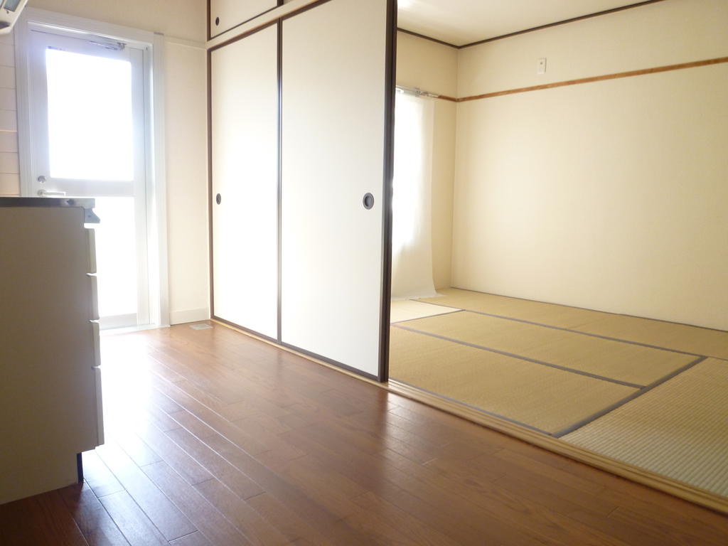 Living and room.  [kitchen ~ Japanese-style room]  ● day is also a good bright kitchen.