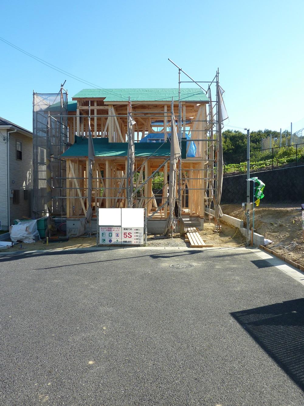 Local photos, including front road. No. 5 areas