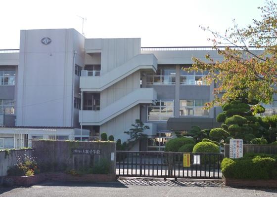 Primary school. Kanmaki stand Uemaki to elementary school 720m