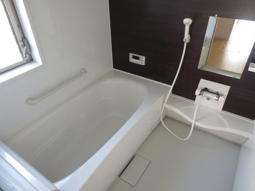 Bathroom.  ■ Bathroom 1 pyeong size automatic hot water beam, Add-fired function, Bathroom is equipped with heating dryer ■ 