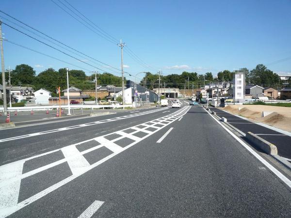 Local photos, including front road.  ■ Front road 4.85 ~ There are 18m (1 No. land north side road) ■ 