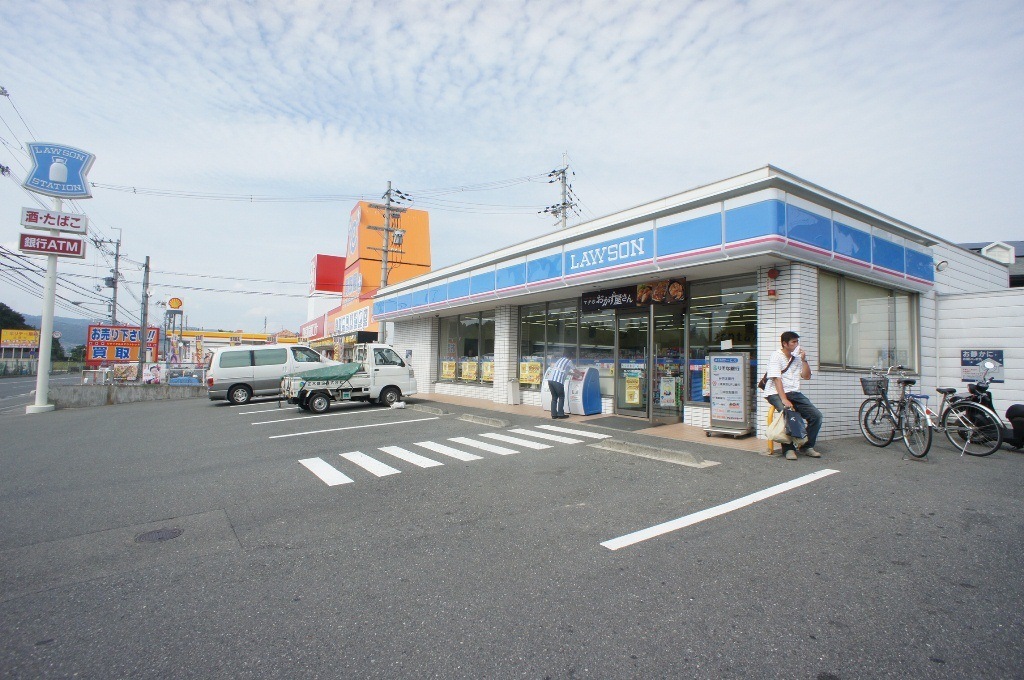 Convenience store. 560m until Lawson Kawai Kusurii store (convenience store)