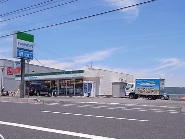 Convenience store. 485m to FamilyMart Kawai store (convenience store)