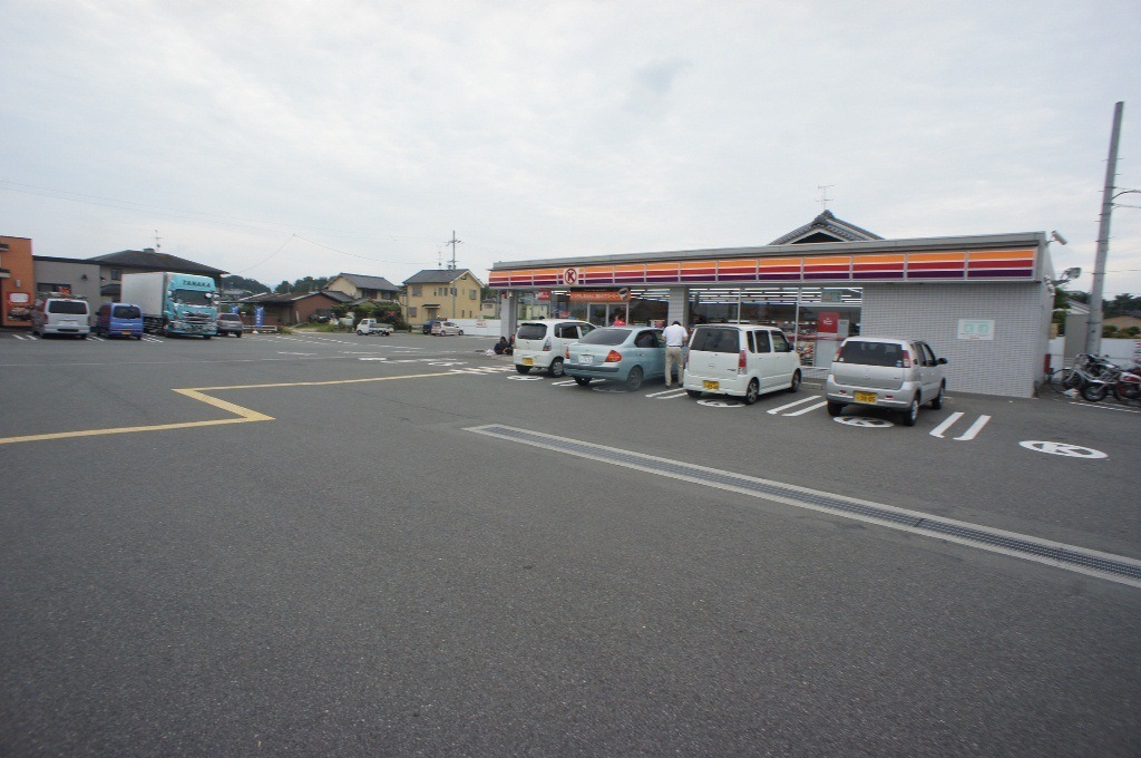 Convenience store. 560m to Circle K Ikebe (convenience store)