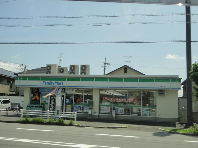 Convenience store. 814m to FamilyMart Uemaki Sakuragaoka shop
