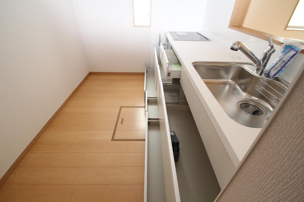 Other Equipment. 500m of PET bottles at the bottom is capable of accommodating. 