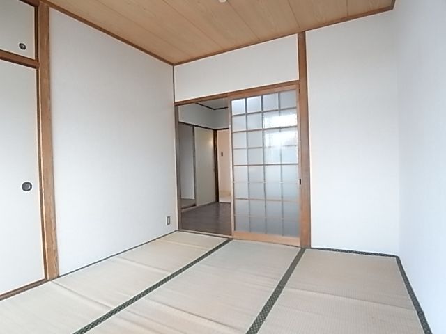 Other room space. Pat a closet in Japanese-style room ~ To