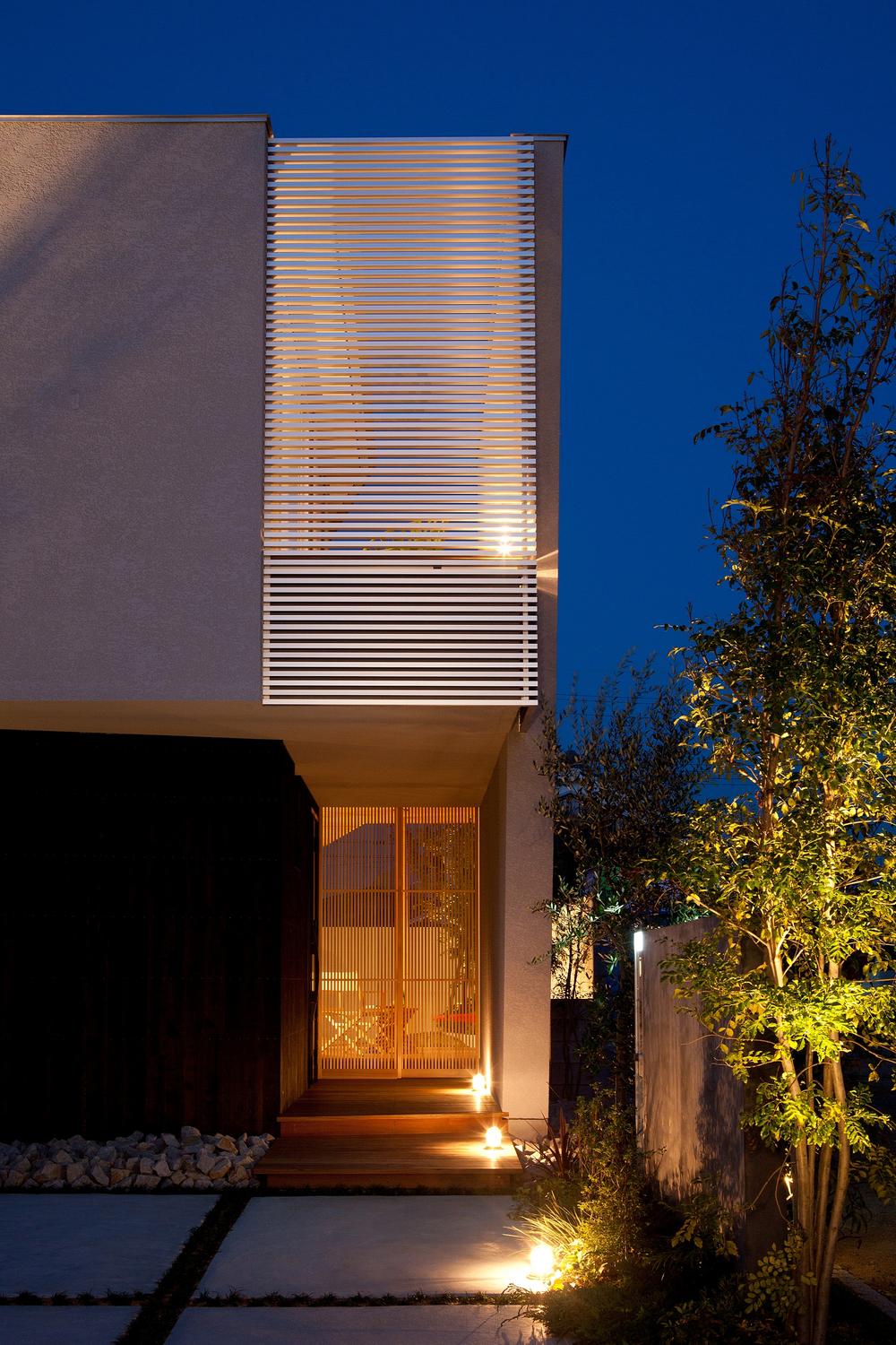 Local appearance photo. Local (May 2012) shooting