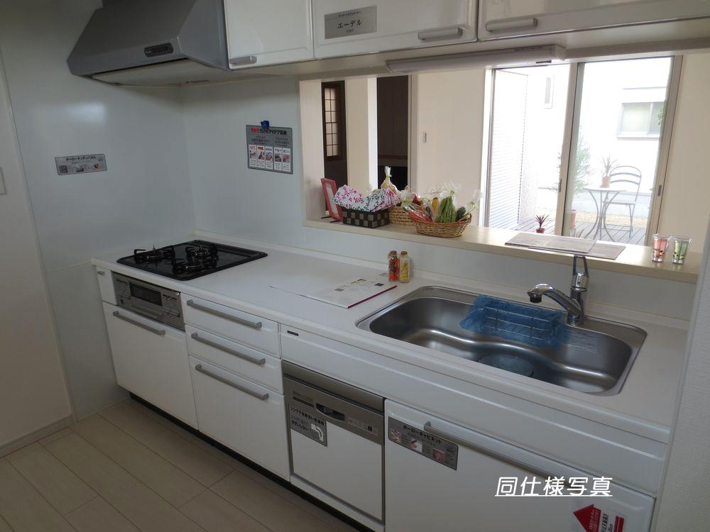 Same specifications photo (kitchen).  ■ With built-in dishwashing ■ 