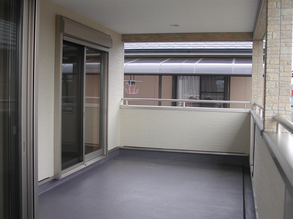 Balcony. Peace of mind even on a rainy day on the balcony with a roof. 