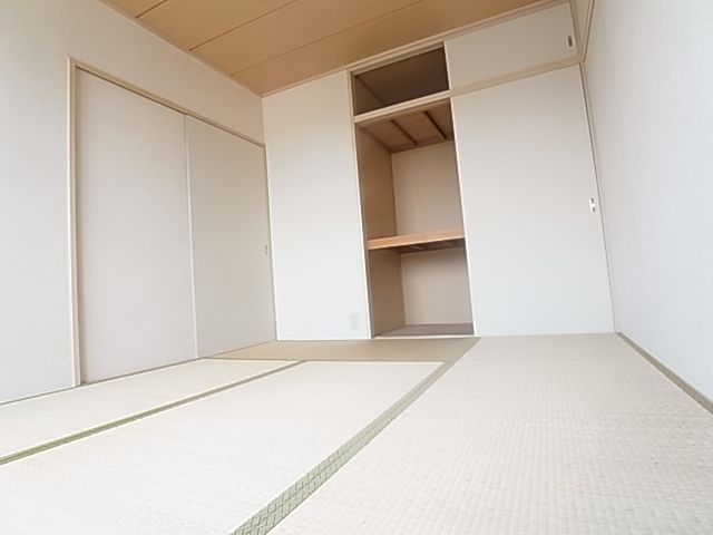 Other room space. It is also equipped closet in Japanese-style room ☆