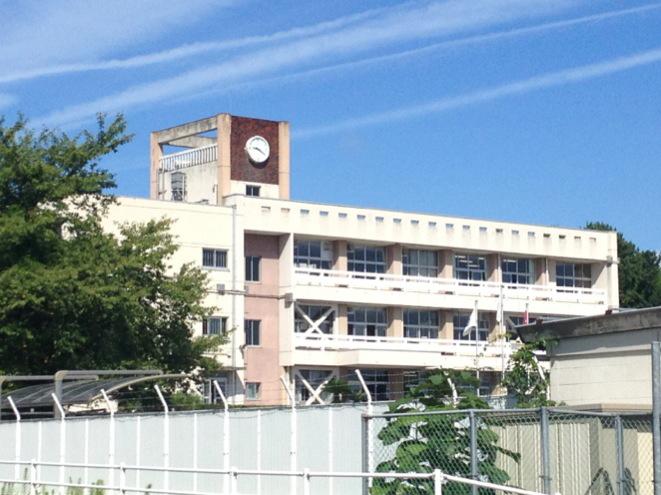 Primary school. Koryo Nishi Elementary School up to 5 minutes until the 350m elementary school