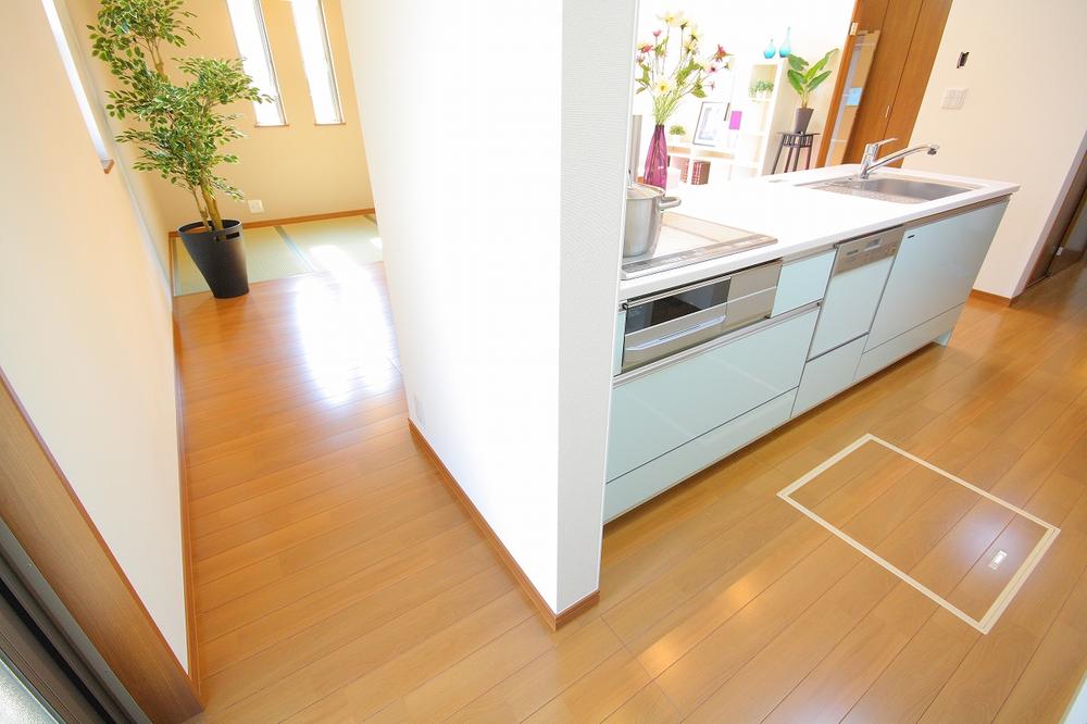 Kitchen. Indoor (10 May 2013) Shooting