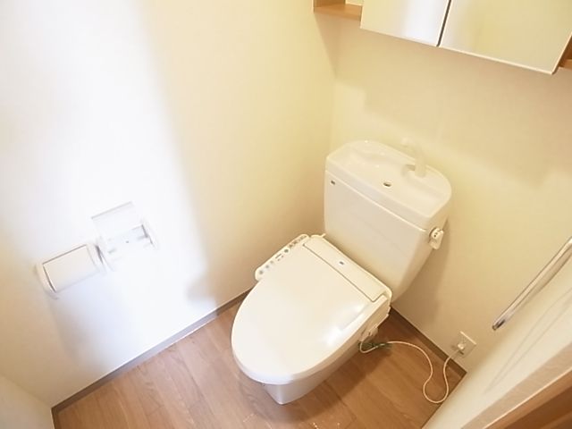 Toilet. Washlet also are equipped pat! (^^)!