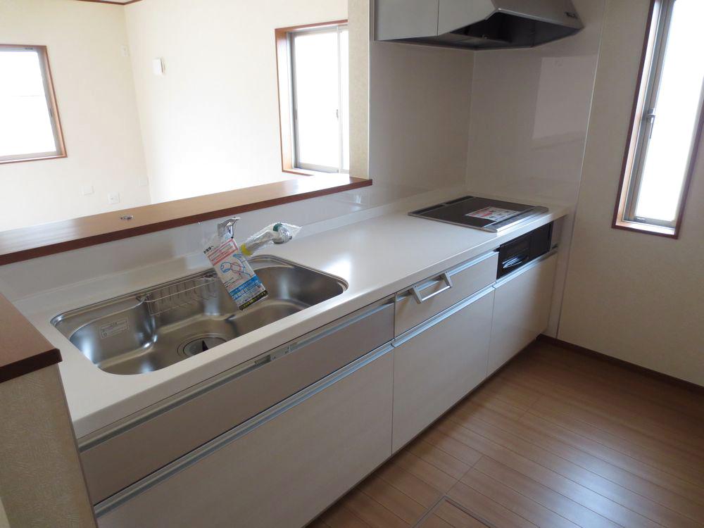 Kitchen.  ■ The kitchen is, This is a system kitchen with water purifier (1 Building kitchen) ■ 