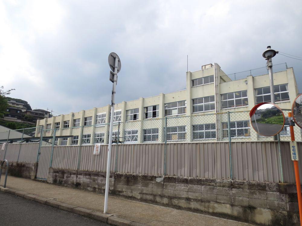 Primary school. Oji Municipal Oji-up to elementary school 761m