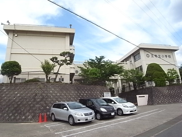 Primary school. 690m to Oji Municipal Oji Kita elementary school (elementary school)