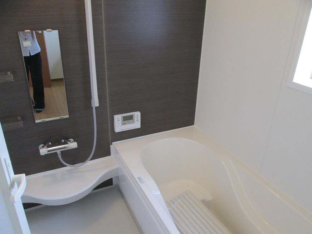 Bathroom. Please enjoy the bathing of the spacious bathroom child of 1 pyeong type! You can also talk in the kitchen of the remote control. 