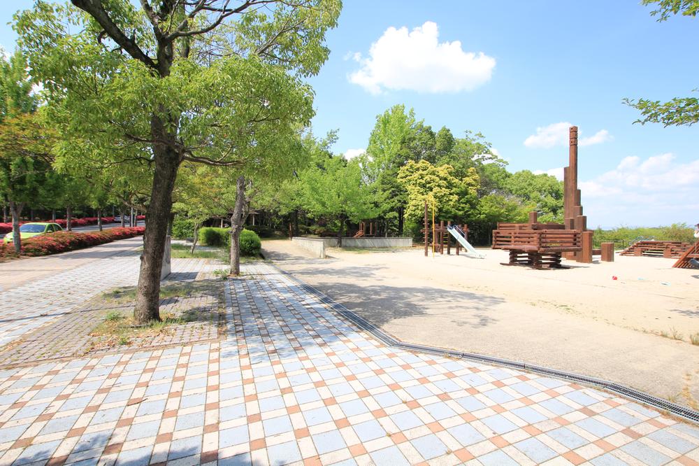 Other local. The "Oji Sky Hills" will be installed five park. "I play you doing today?" Children in the playground to choose a number also also while struggling, We'll be playing freely every day. 